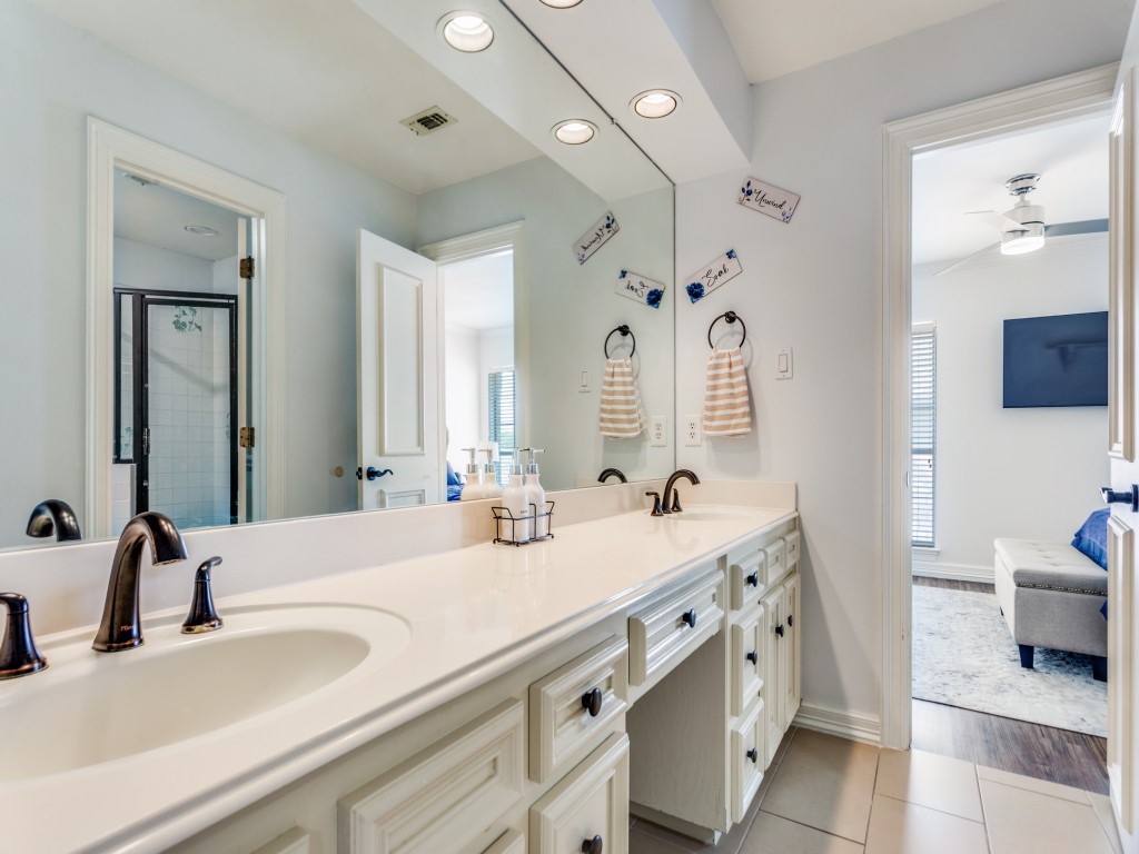 2821 Shadow Drive W Arlington TX 76006