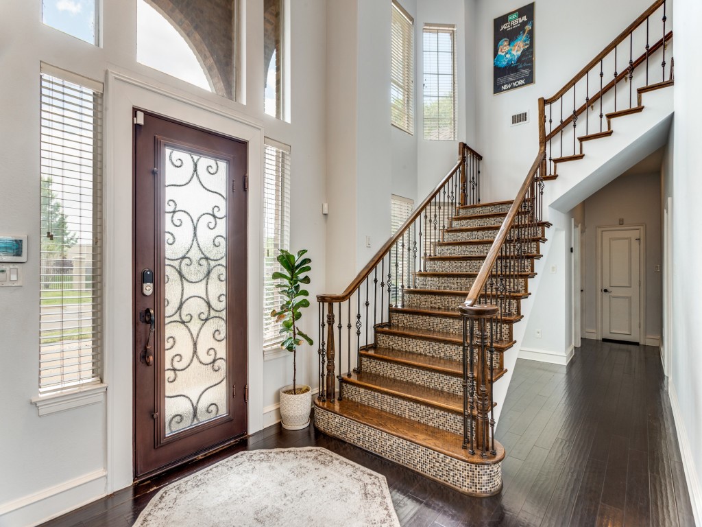 2821 Shadow Drive W Arlington TX 76006