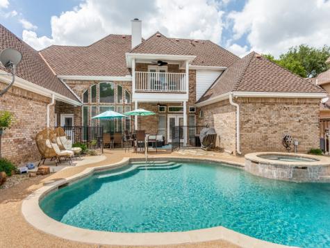 2821 Shadow Drive W Arlington TX 76006