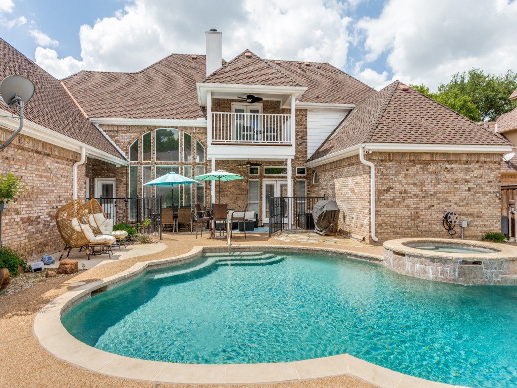2821 Shadow Drive W Arlington TX 76006