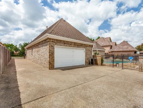 2821 Shadow Drive W Arlington TX 76006