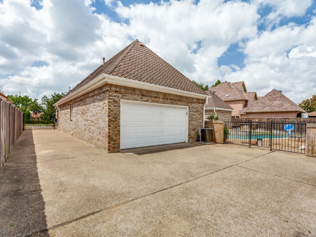 2821 Shadow Drive W Arlington TX 76006