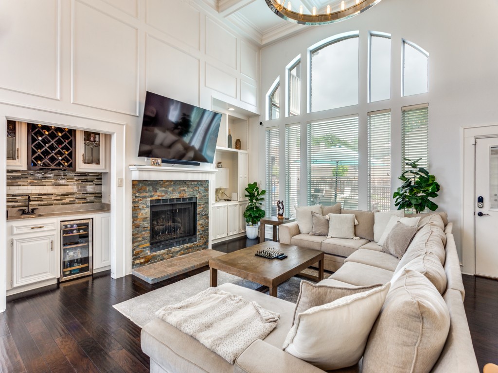 2821 Shadow Drive W Arlington TX 76006