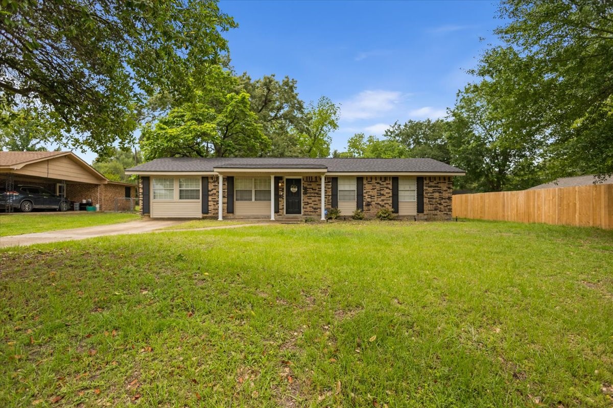 407 York Street Lindale TX 75771