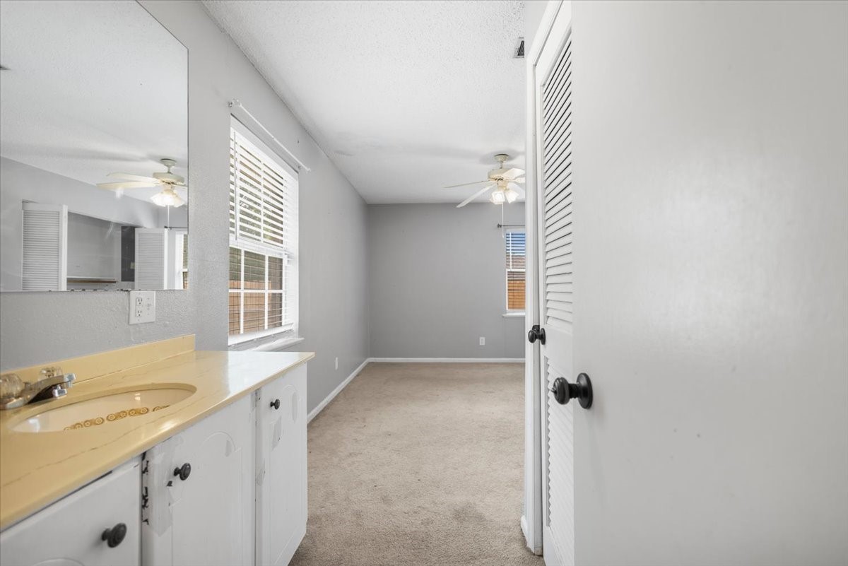 407 York Street Lindale TX 75771