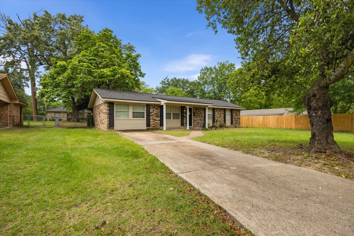 407 York Street Lindale TX 75771