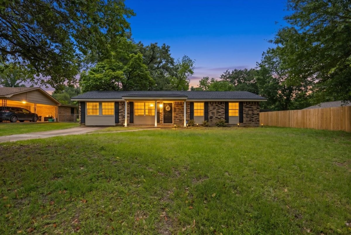 407 York Street Lindale TX 75771