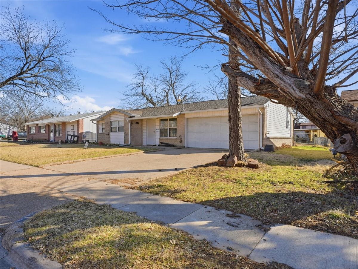 1012 Glynn Oaks Drive Arlington TX 76010