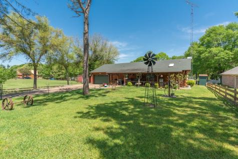 1311 Rs County Road 3325 Emory TX 75440