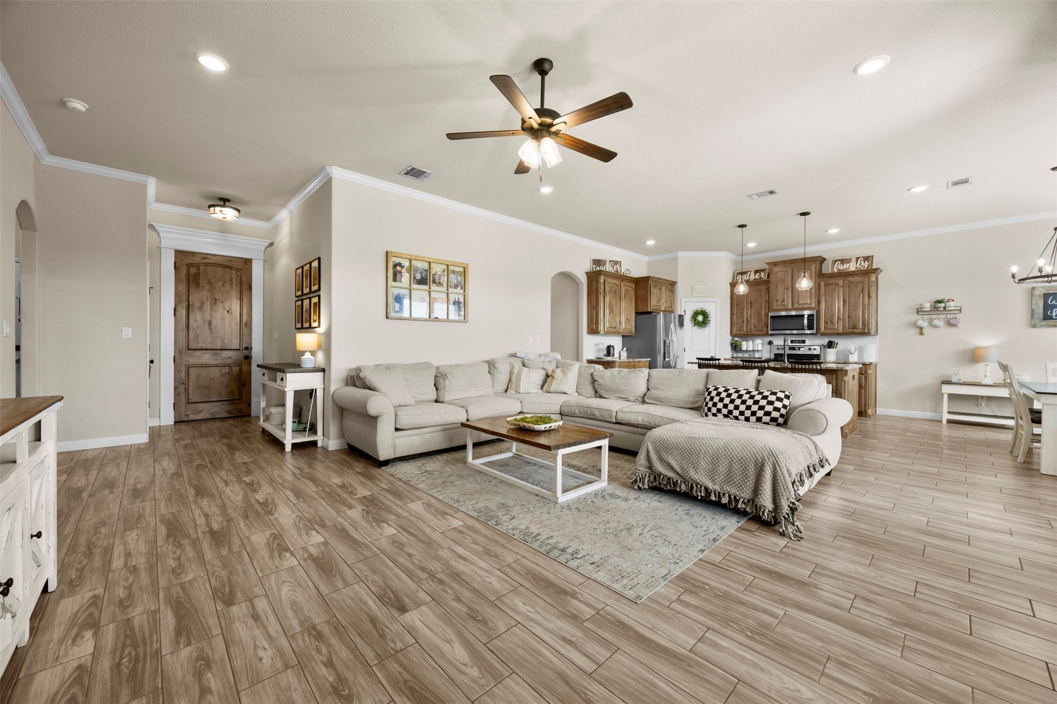 209 Bayless Avenue Godley TX 76044