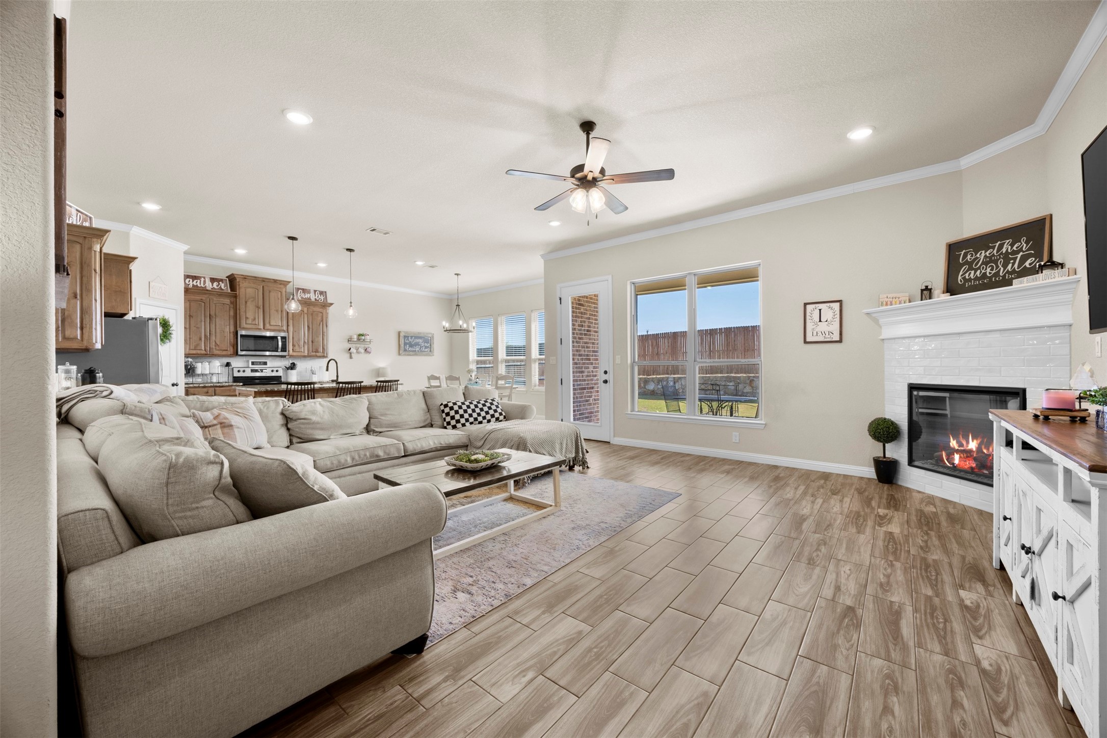 209 Bayless Avenue Godley TX 76044