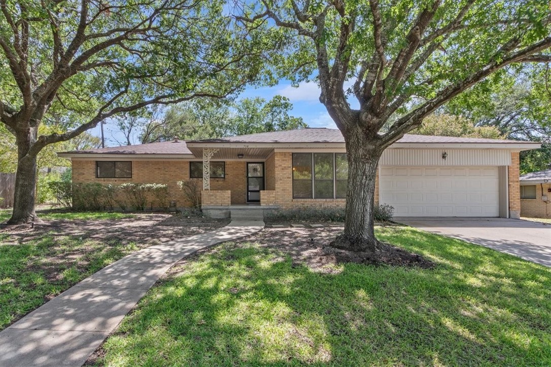 708 Arliss Drive Woodway TX 76712