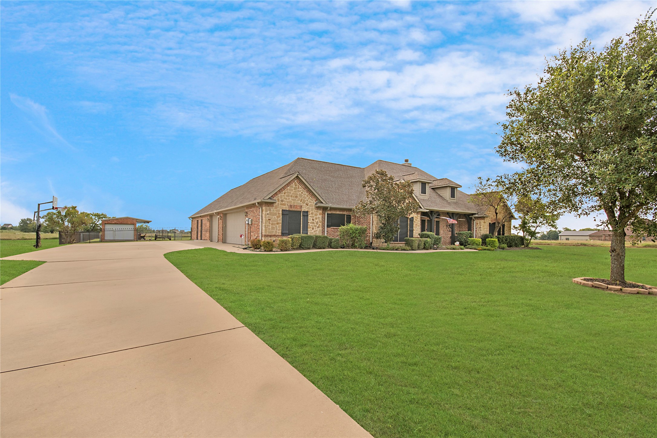 1354 Shadow Lakes Wills Point TX 75169