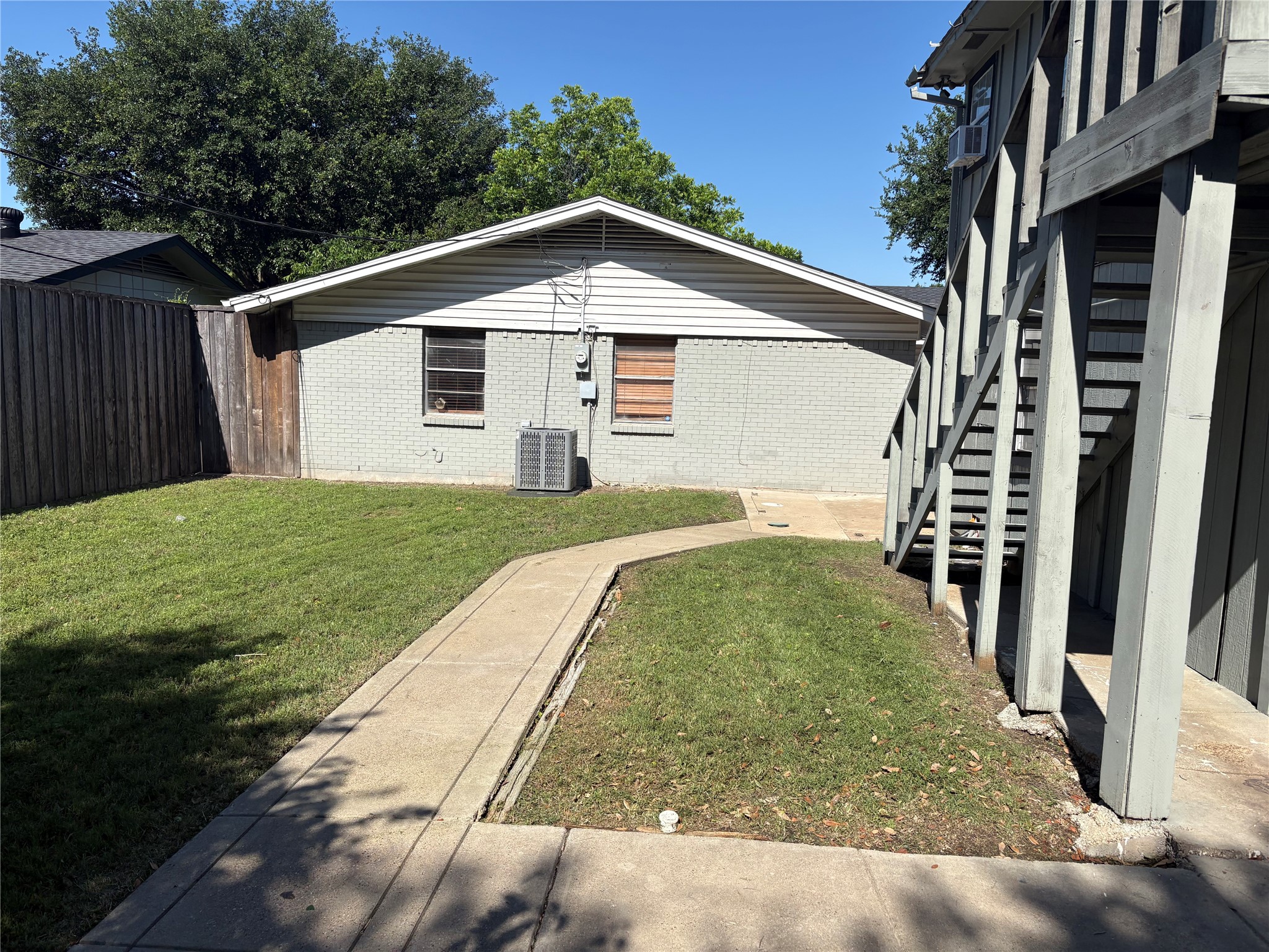 12404 Sunland Street Dallas TX 75218