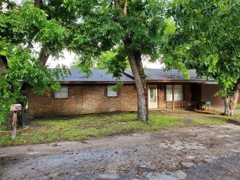 1102 N Page Street Comanche TX 76442