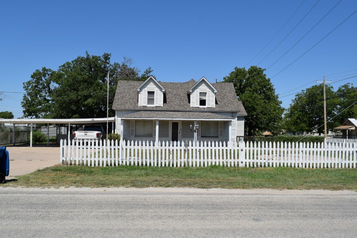 400 S Avenue F Cross Plains TX 76443