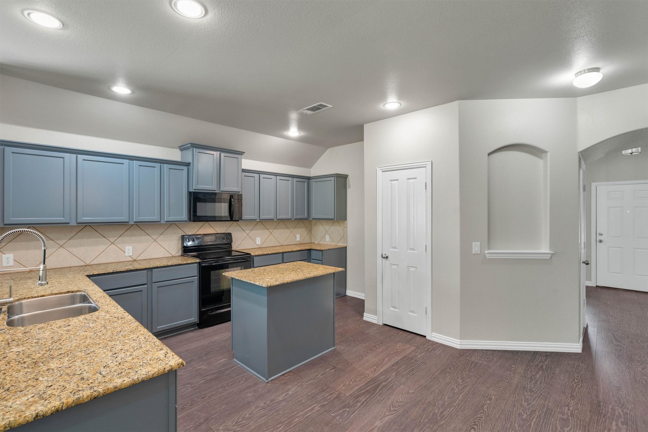 221 Bear Trail Waxahachie TX 75167