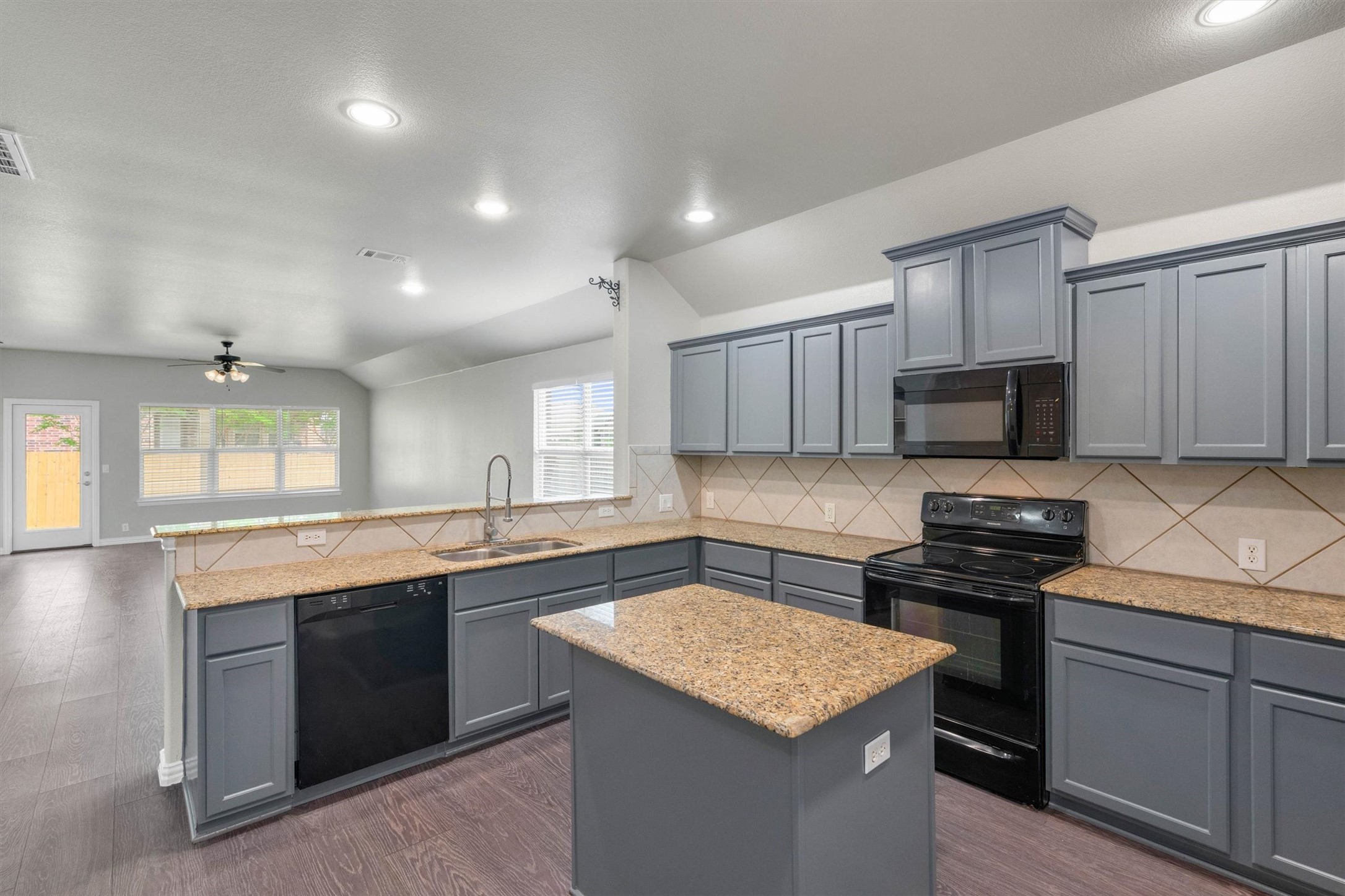 221 Bear Trail Waxahachie TX 75167