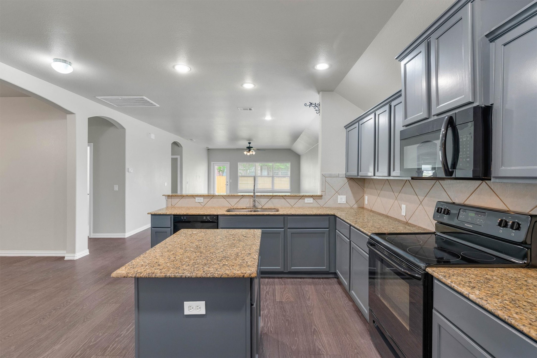 221 Bear Trail Waxahachie TX 75167