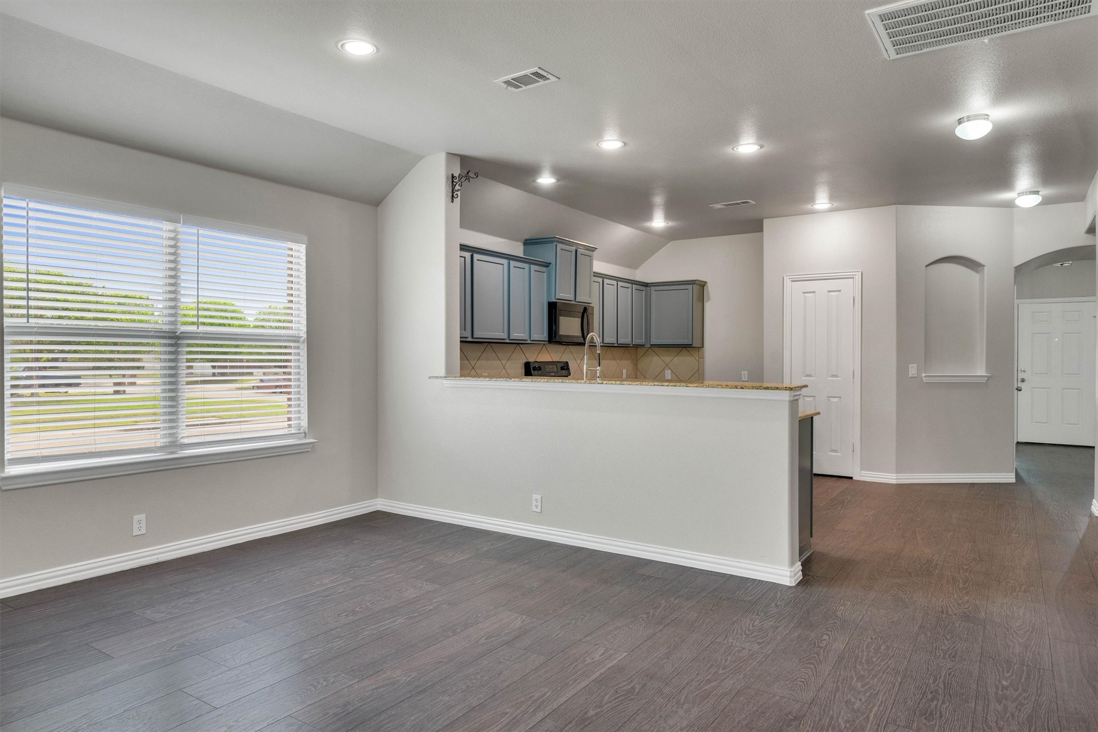 221 Bear Trail Waxahachie TX 75167