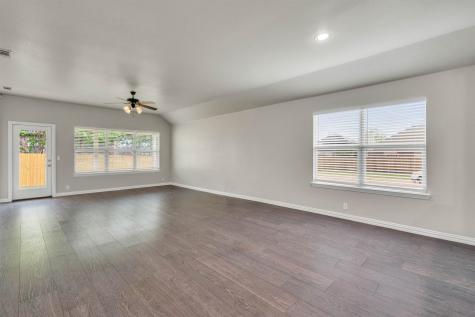 221 Bear Trail Waxahachie TX 75167