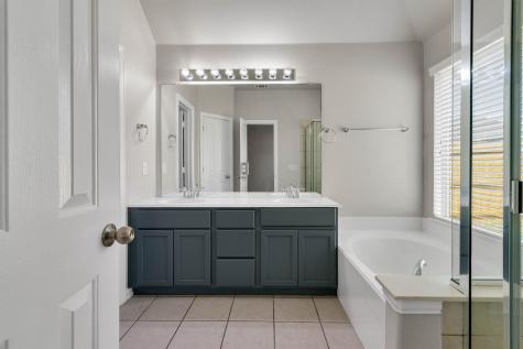 221 Bear Trail Waxahachie TX 75167