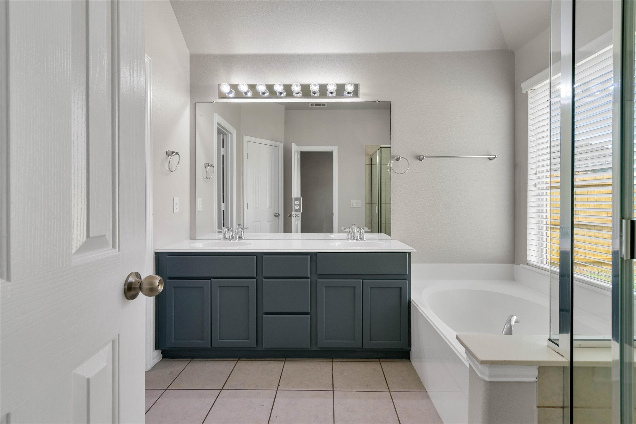 221 Bear Trail Waxahachie TX 75167
