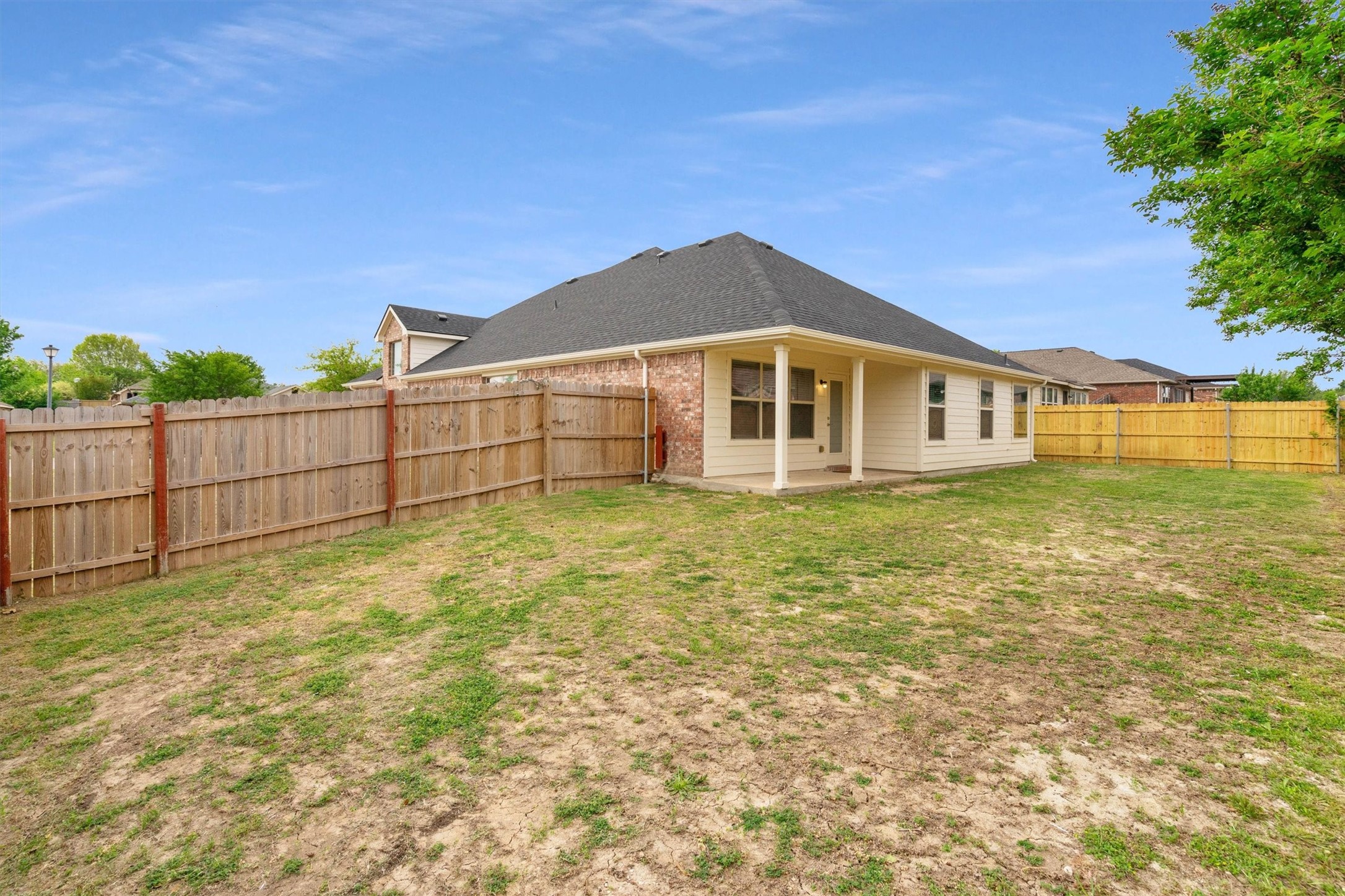 221 Bear Trail Waxahachie TX 75167