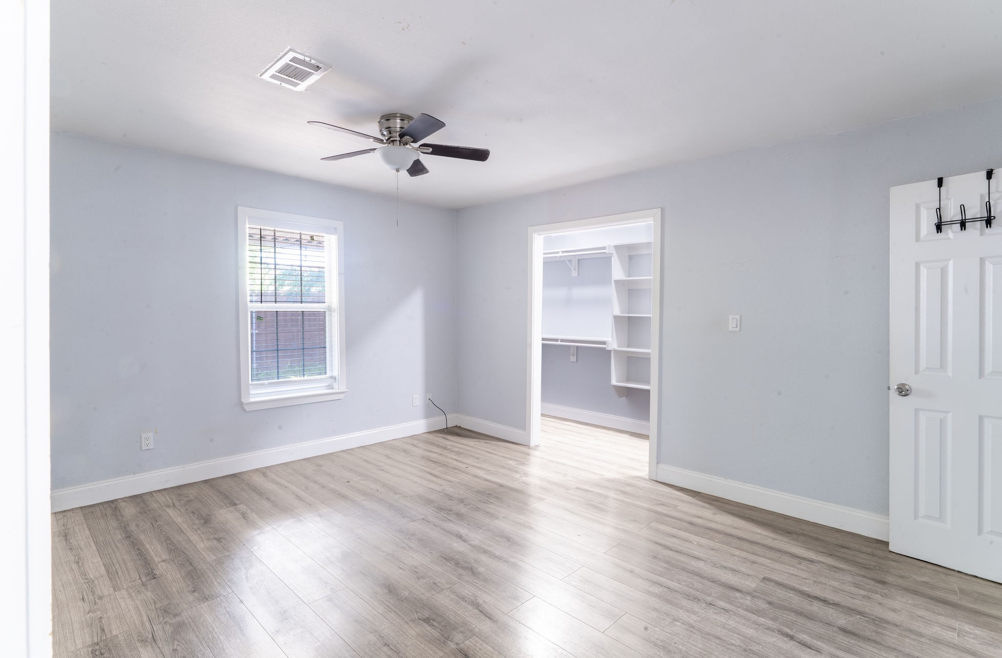 2835 Gladstone Drive Dallas TX 75211
