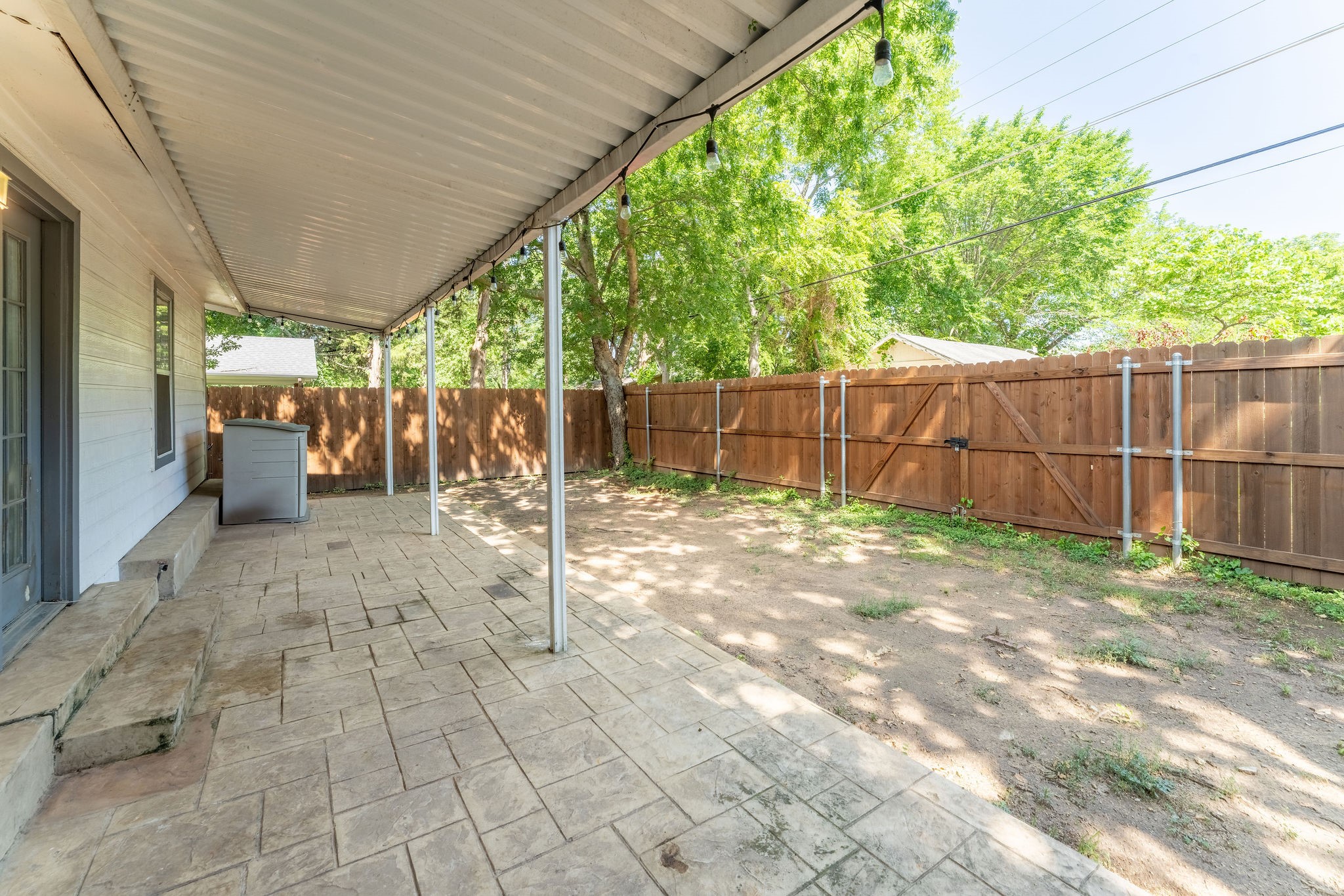 2835 Gladstone Drive Dallas TX 75211