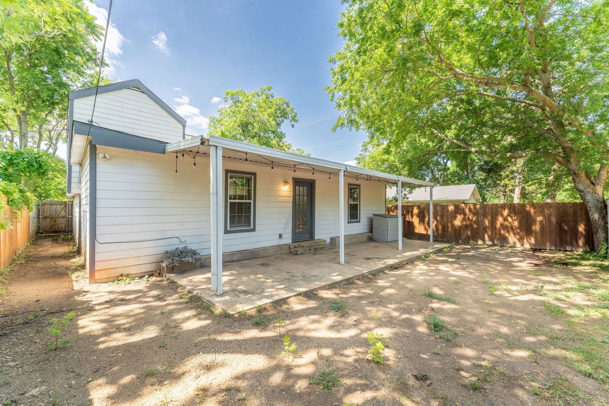 2835 Gladstone Drive Dallas TX 75211