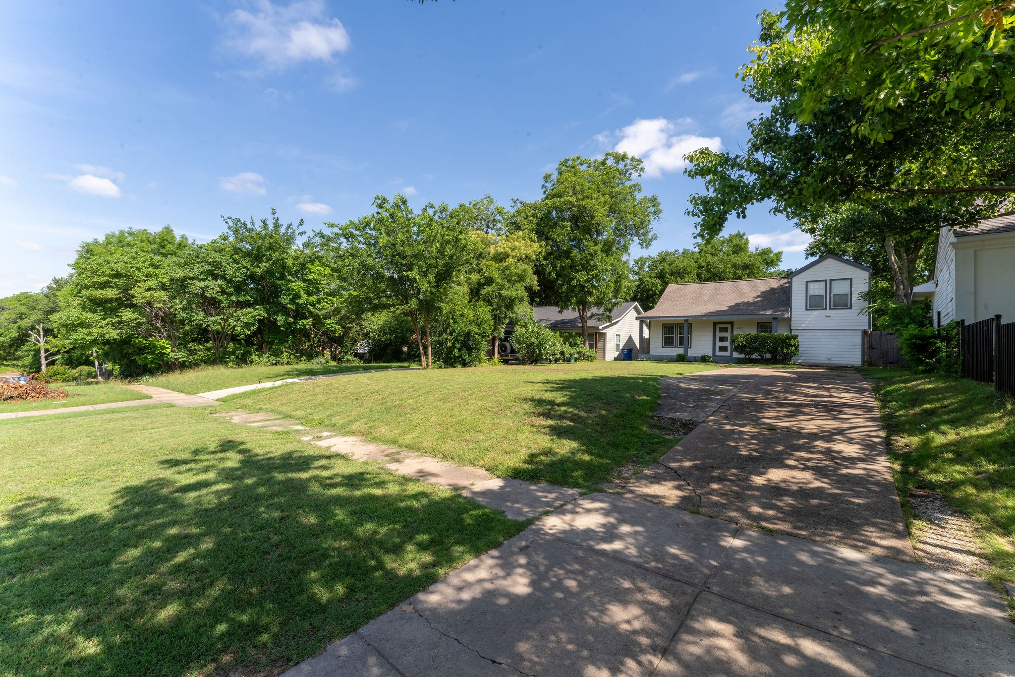 2835 Gladstone Drive Dallas TX 75211
