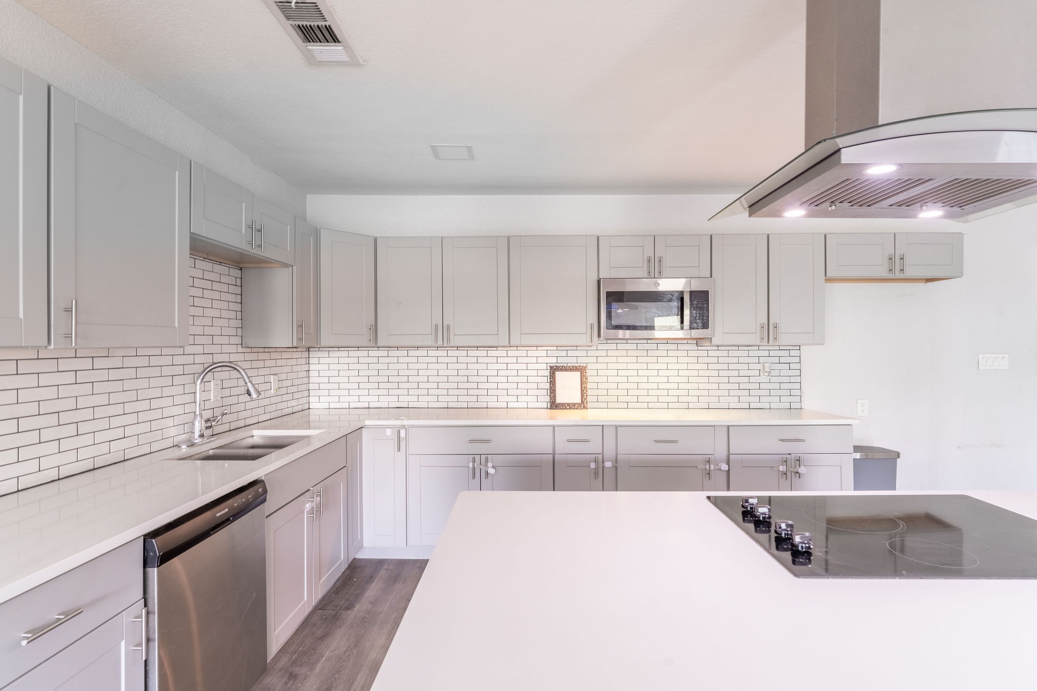 2835 Gladstone Drive Dallas TX 75211