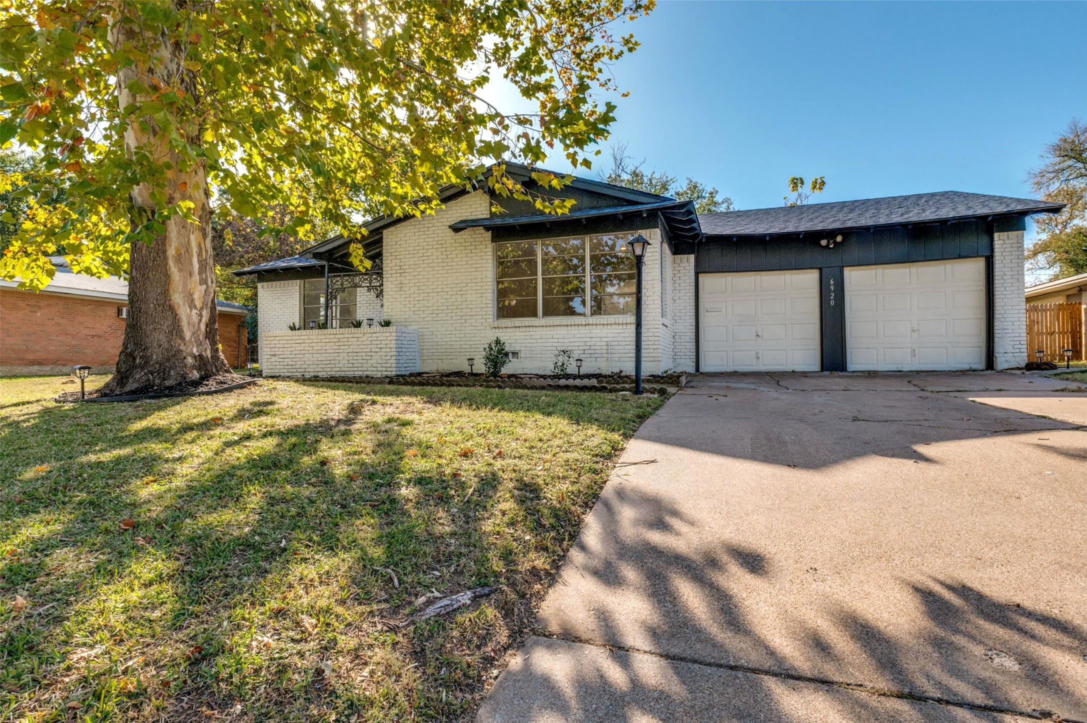 6920 Robinhood Lane Fort Worth TX 76112