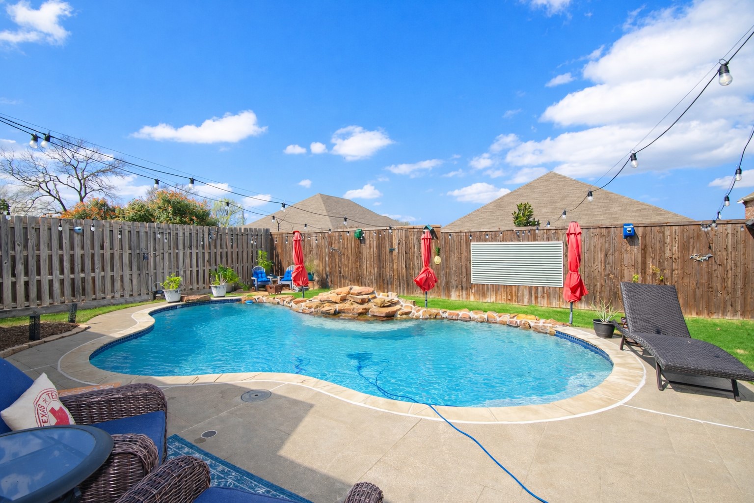 757 Winding Oak Bend Lake Dallas TX 75065