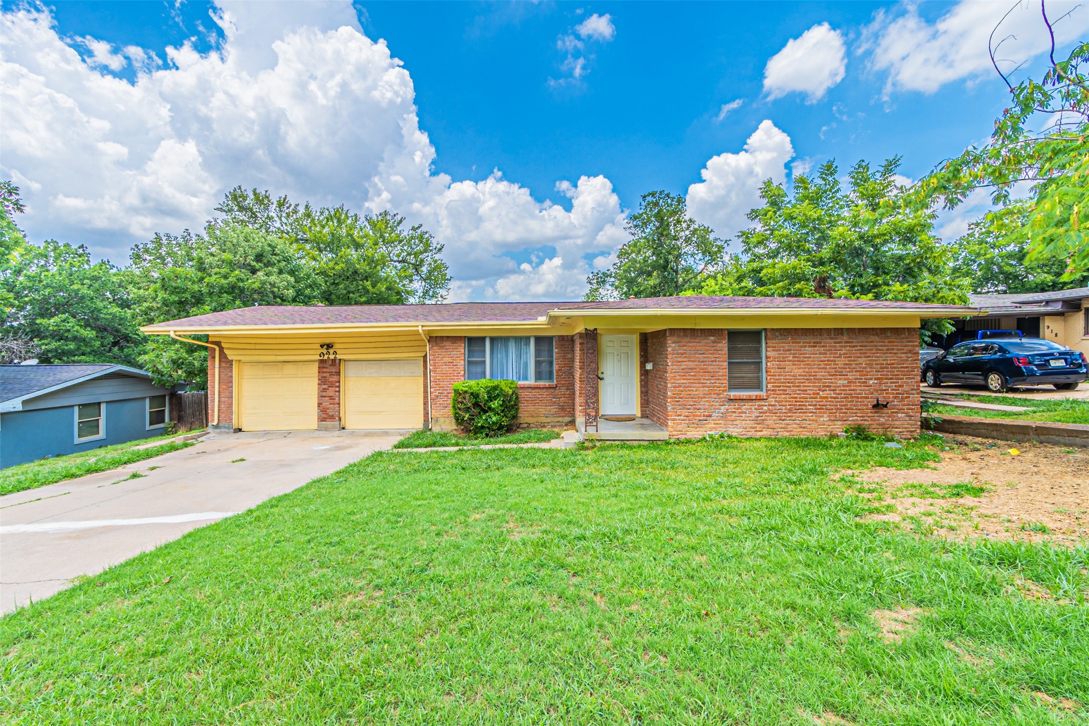 922 NW 9th Street Grand Prairie TX 75050