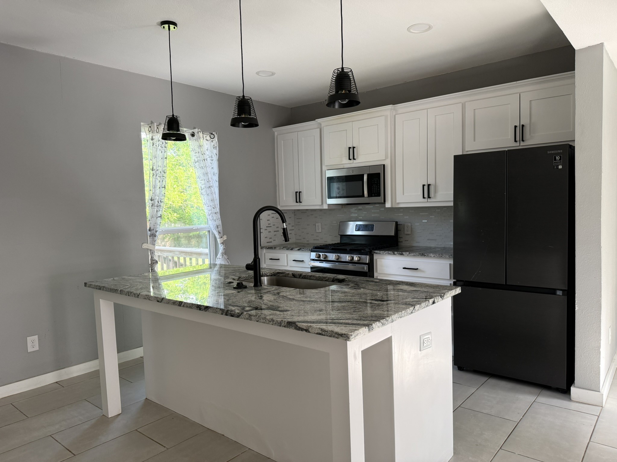 202 4th Street Joshua TX 76058