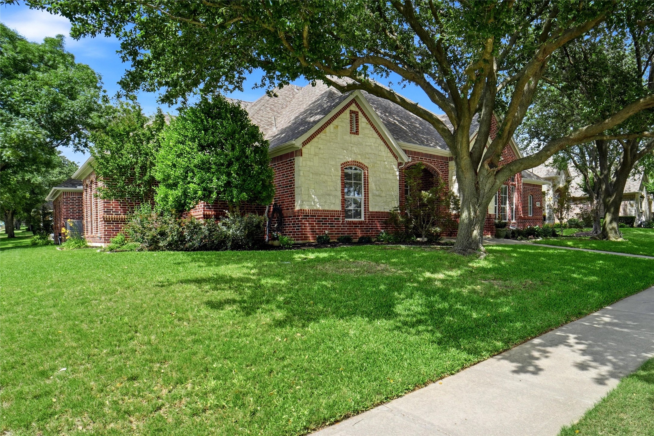 8901 Stratford Drive North Richland Hills TX 76182