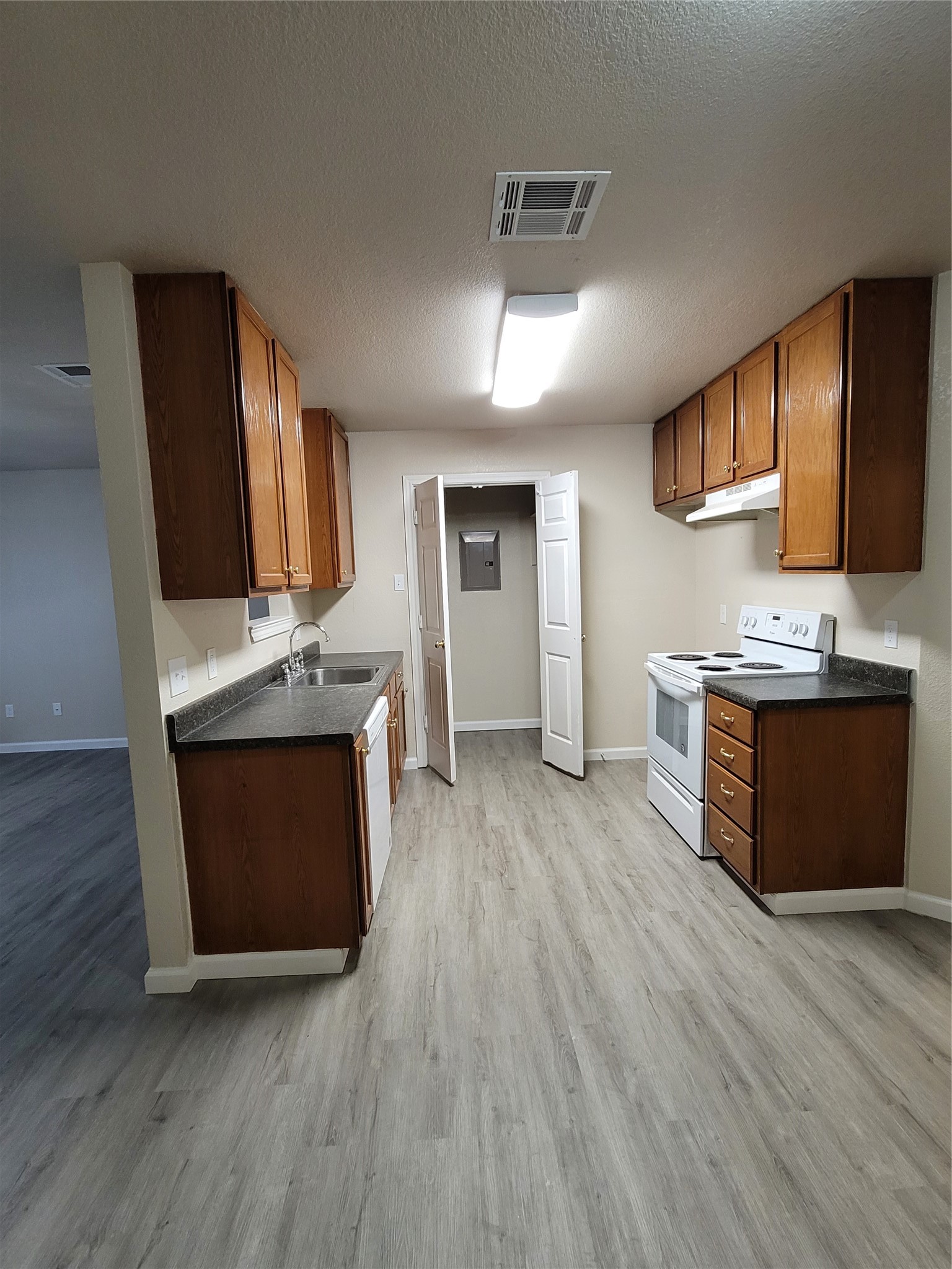 217 E Craven Avenue Lacy Lakeview TX 76705