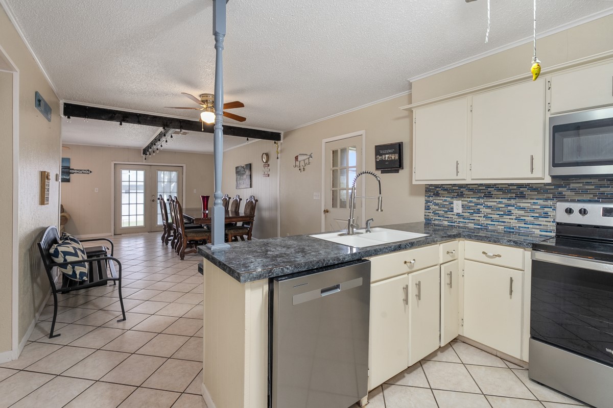 100 W Oak Acres Drive W Malakoff TX 75148