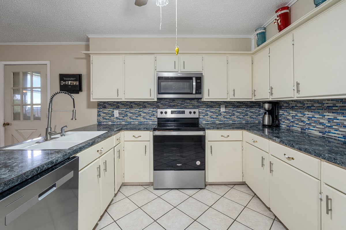 100 W Oak Acres Drive W Malakoff TX 75148