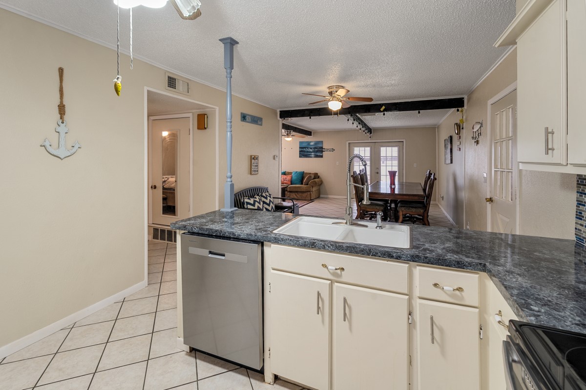 100 W Oak Acres Drive W Malakoff TX 75148