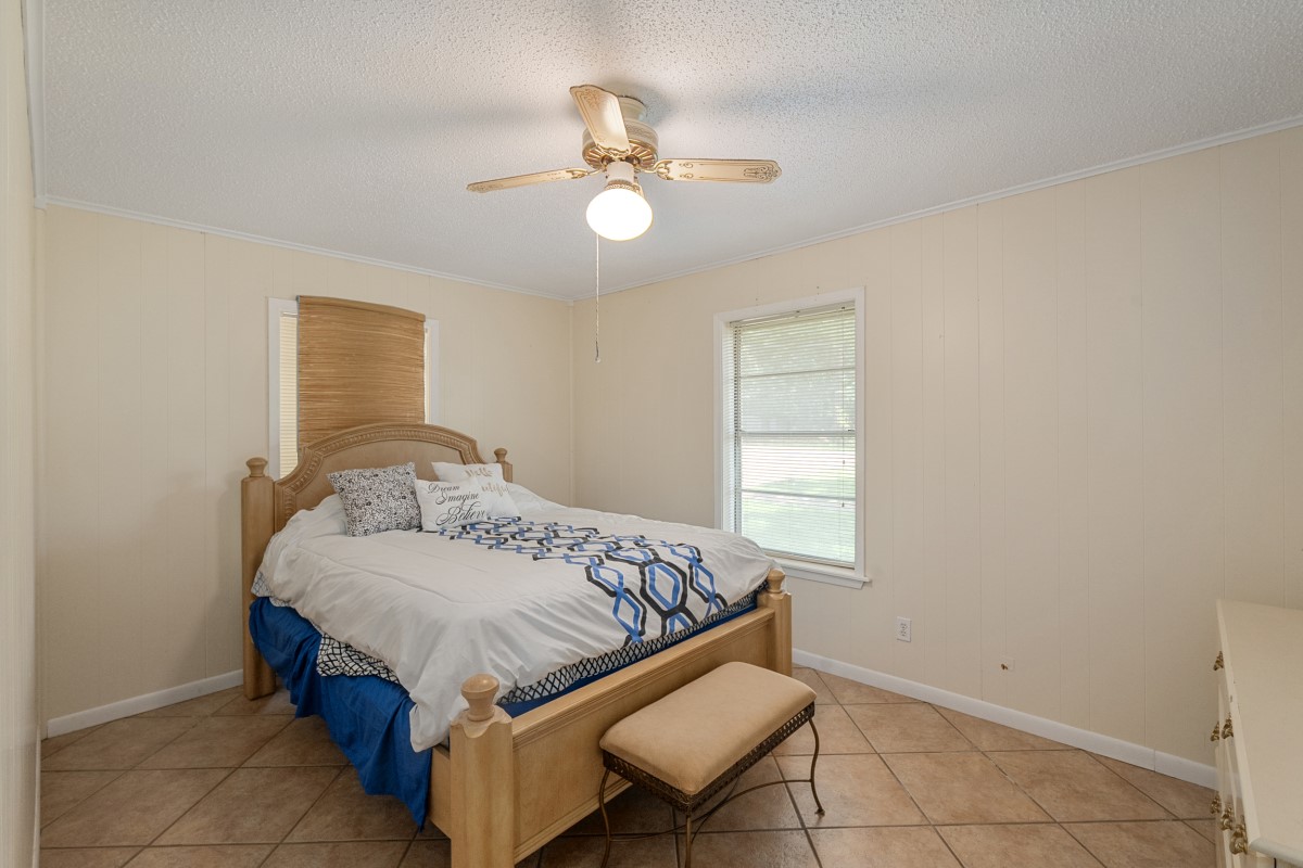 100 W Oak Acres Drive W Malakoff TX 75148