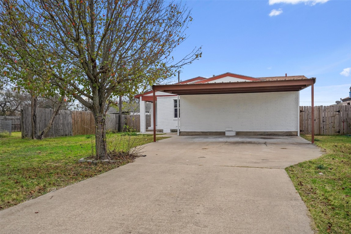 1233 W Bishop Street Weatherford TX 76086