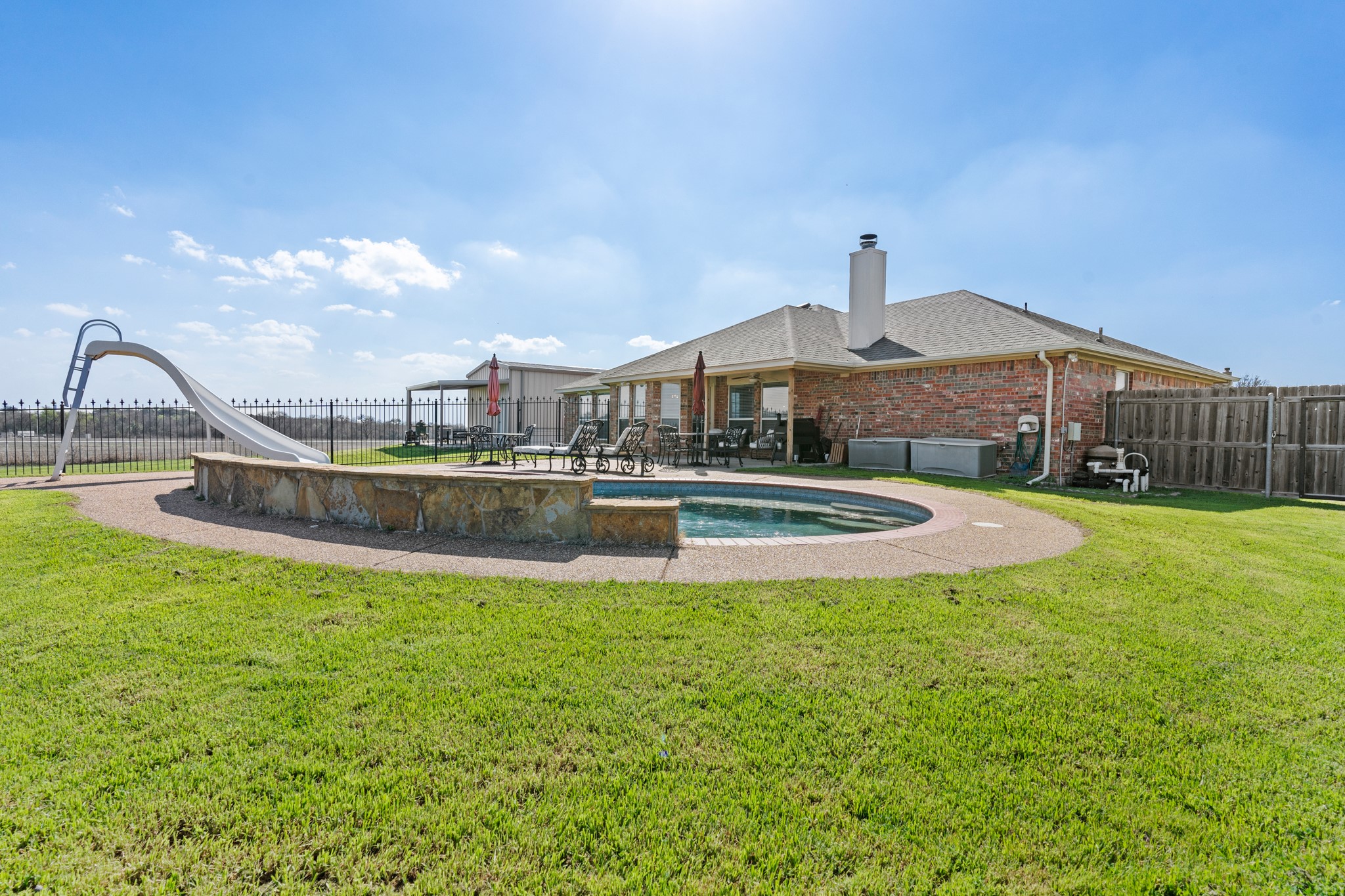 111 Cheyenne Trail S Newark TX 76071