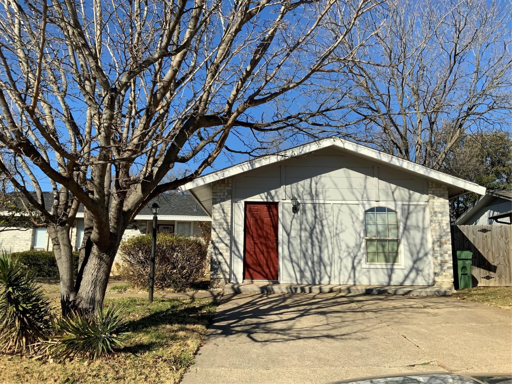 1901 Guinevere Street Arlington TX 76014