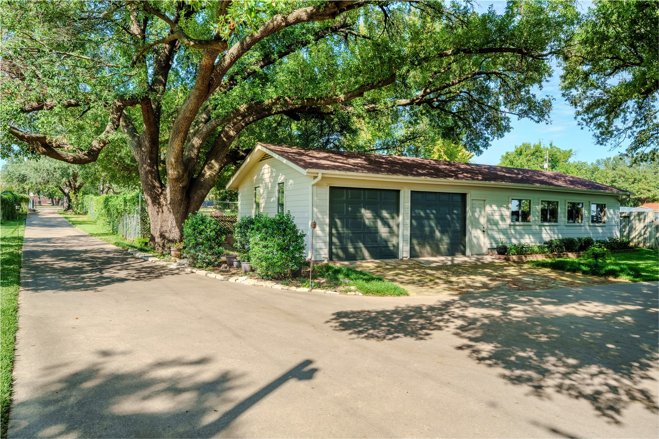 218 N Broadway Road Azle TX 76020