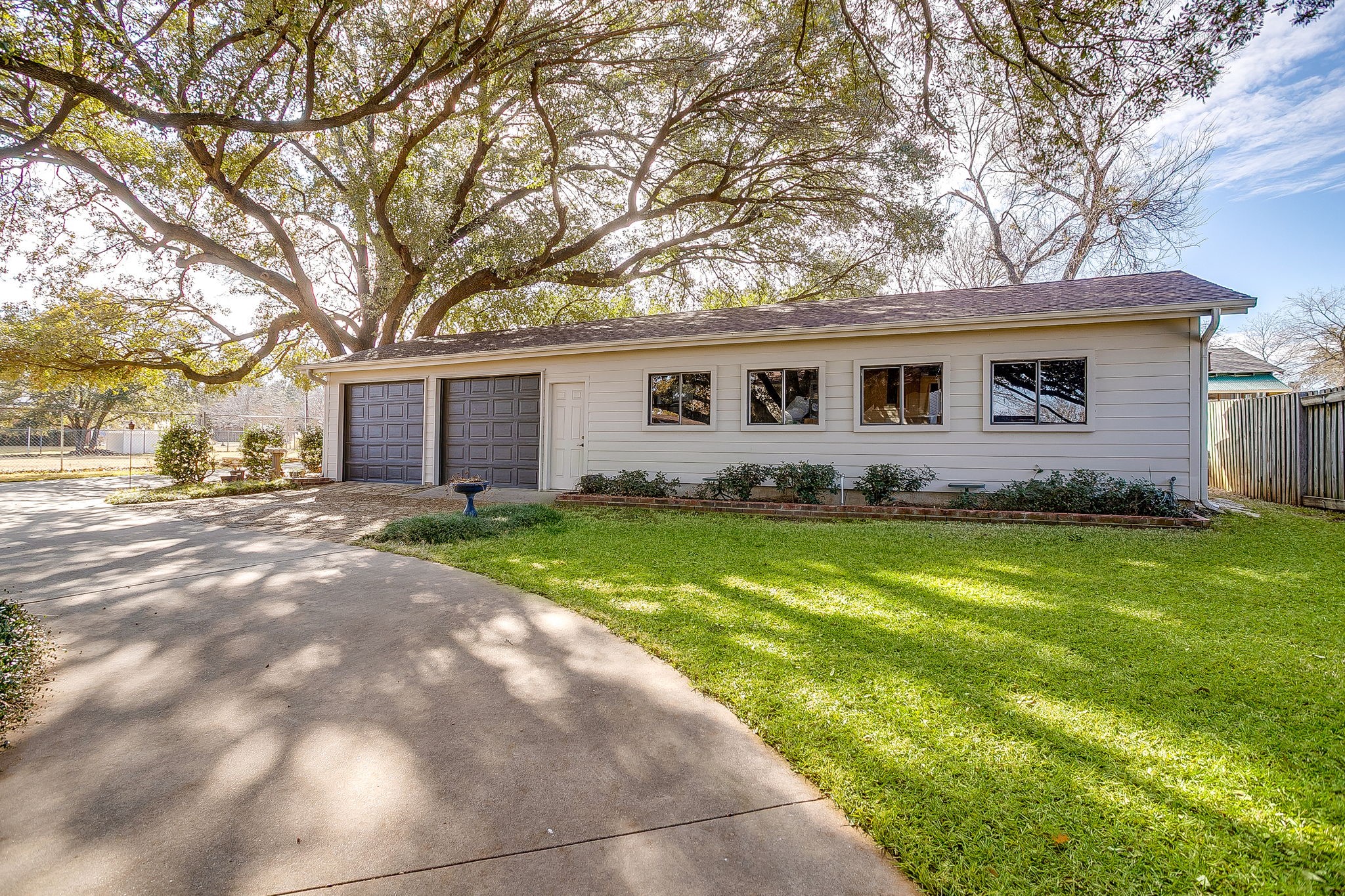 218 N Broadway Road Azle TX 76020