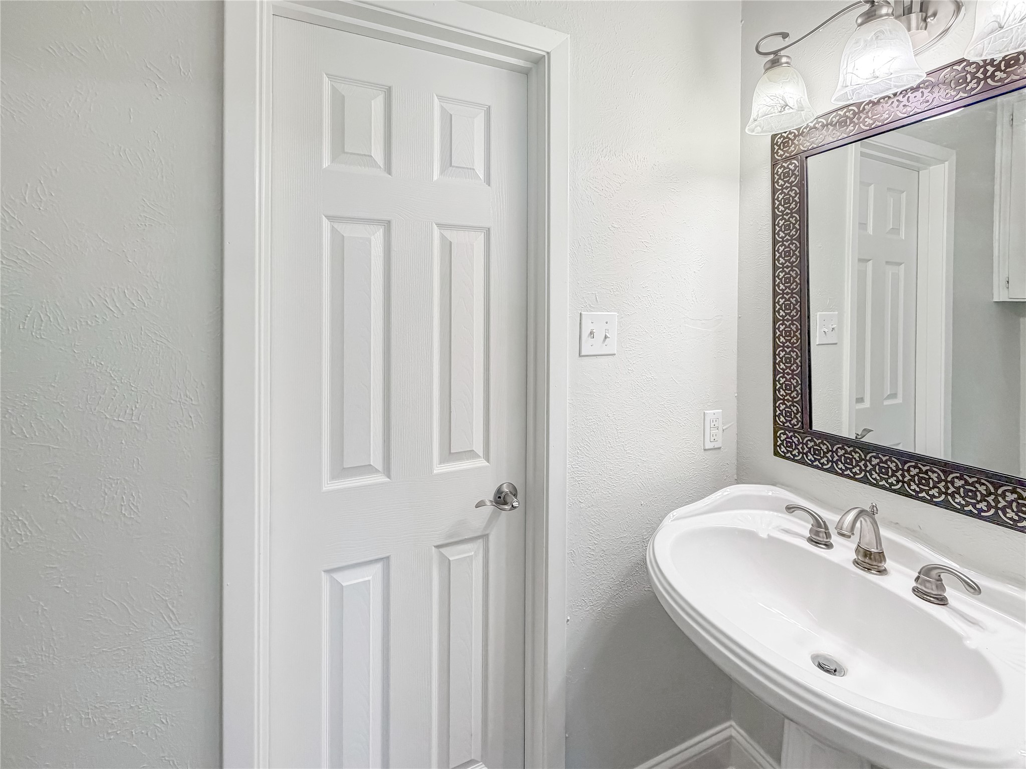 100 W Pleasantview Drive Hurst TX 76054