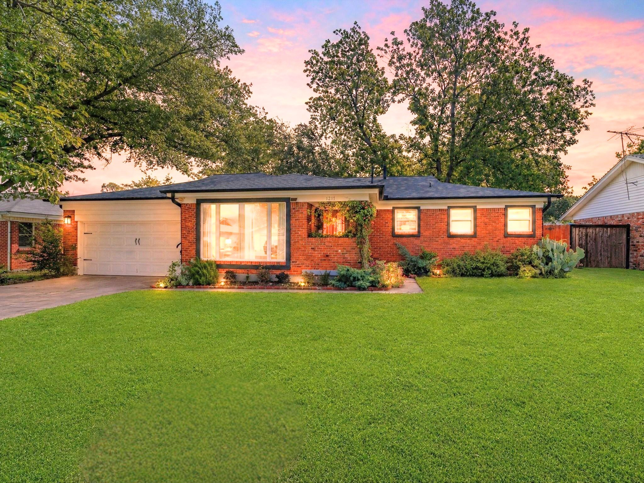 1217 Park Center Street Benbrook TX 76126